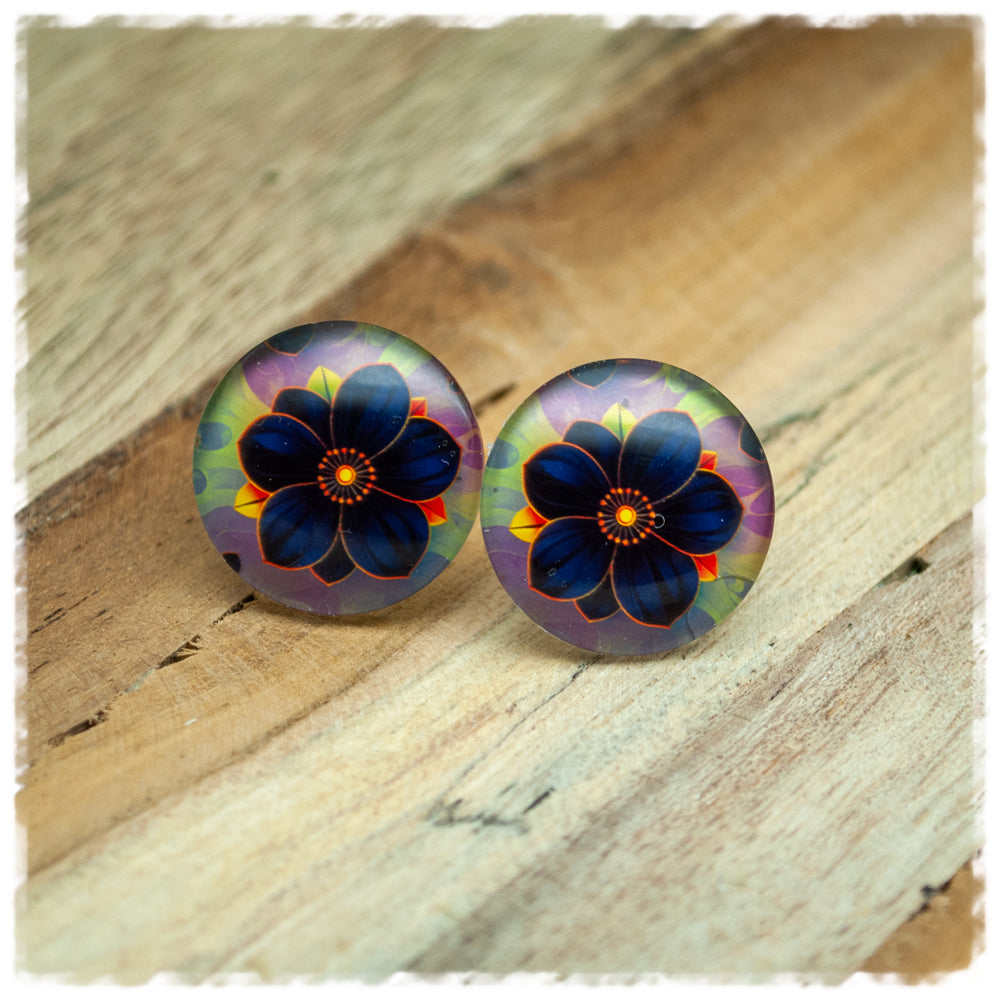 Ohrringe grün violett mit dunkelblauer Blüte