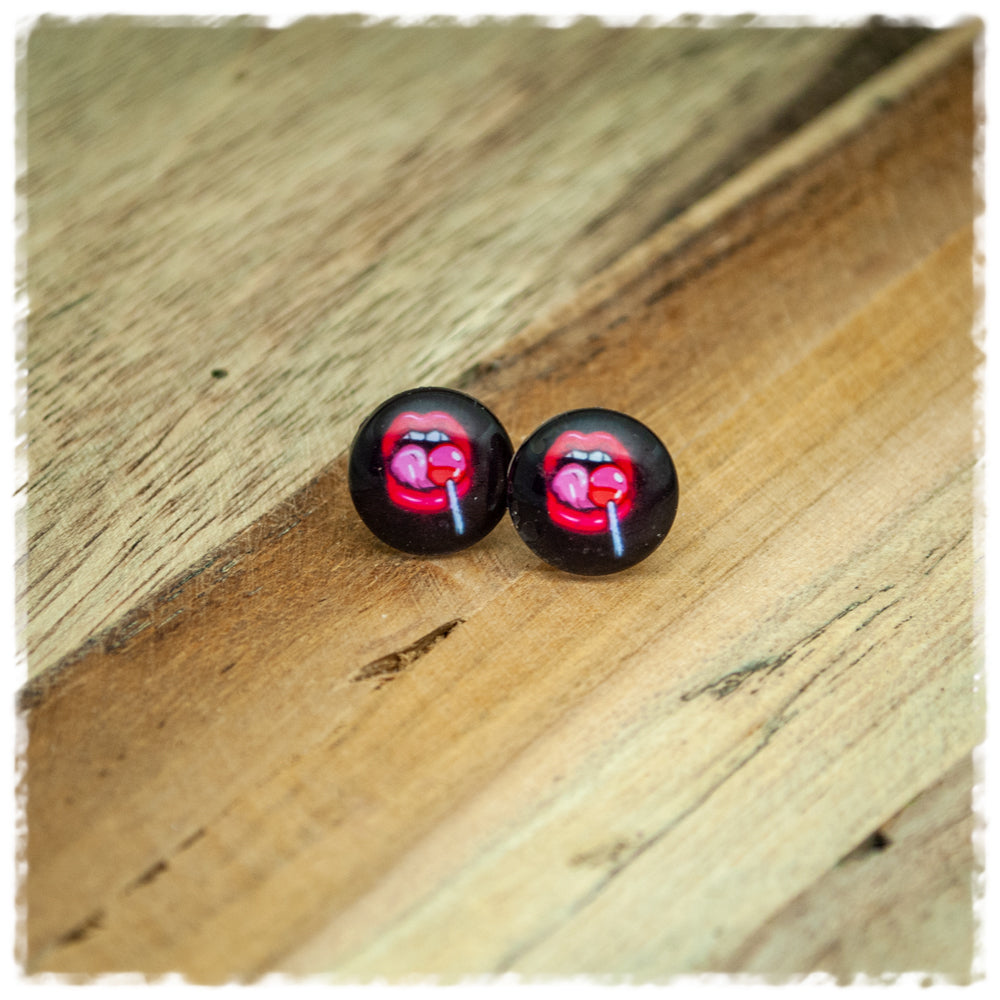 Ohrringe in 12 mm schwarz mit pinken Lippen und Lolli