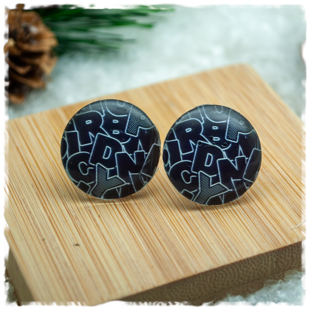 Ohrringe in 20 mm schwarz mit Buchstabensalat