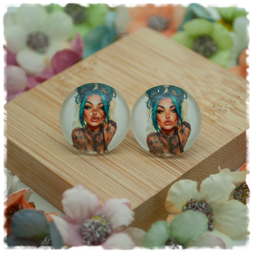 Ohrringe Tattoogirl mit türkisen Haaren - Jackelina