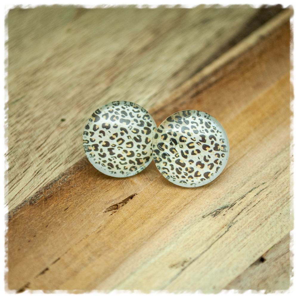 Ohrringe in 18 mm beige mit Leoprint
