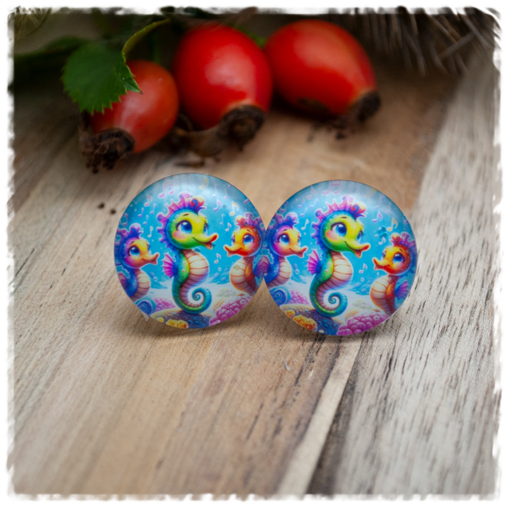 Ohrringe in 20 mm hellblau mit Seepferdchen