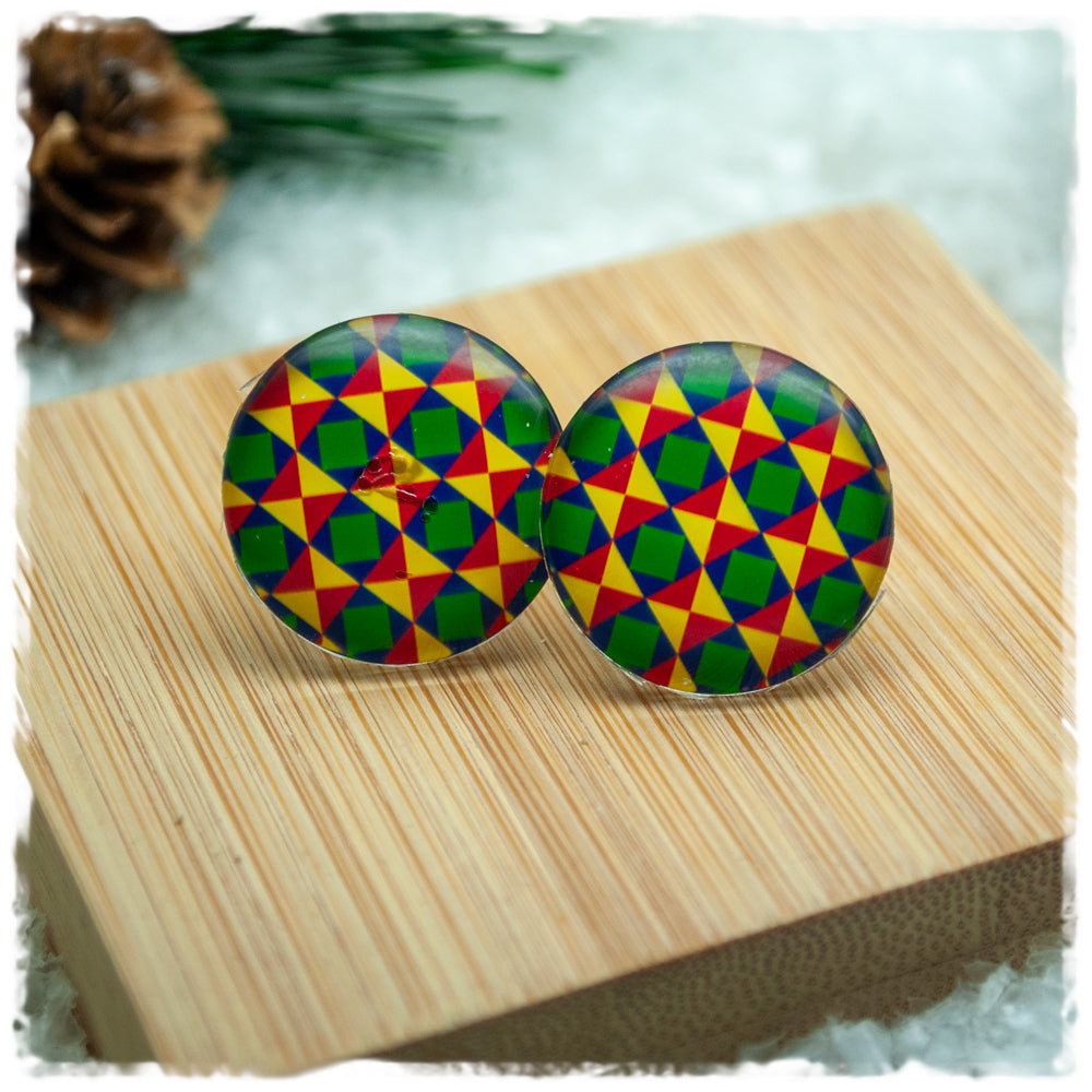Ohrringe mit Muster in grün, gelb, rot und blau