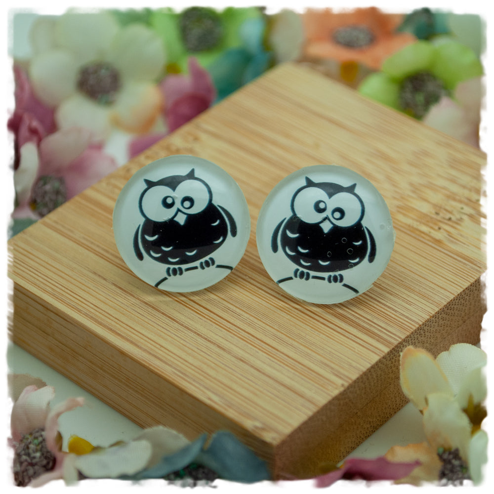 Ohrringe weiß mit kleiner schwarzer Eule - Jackelina