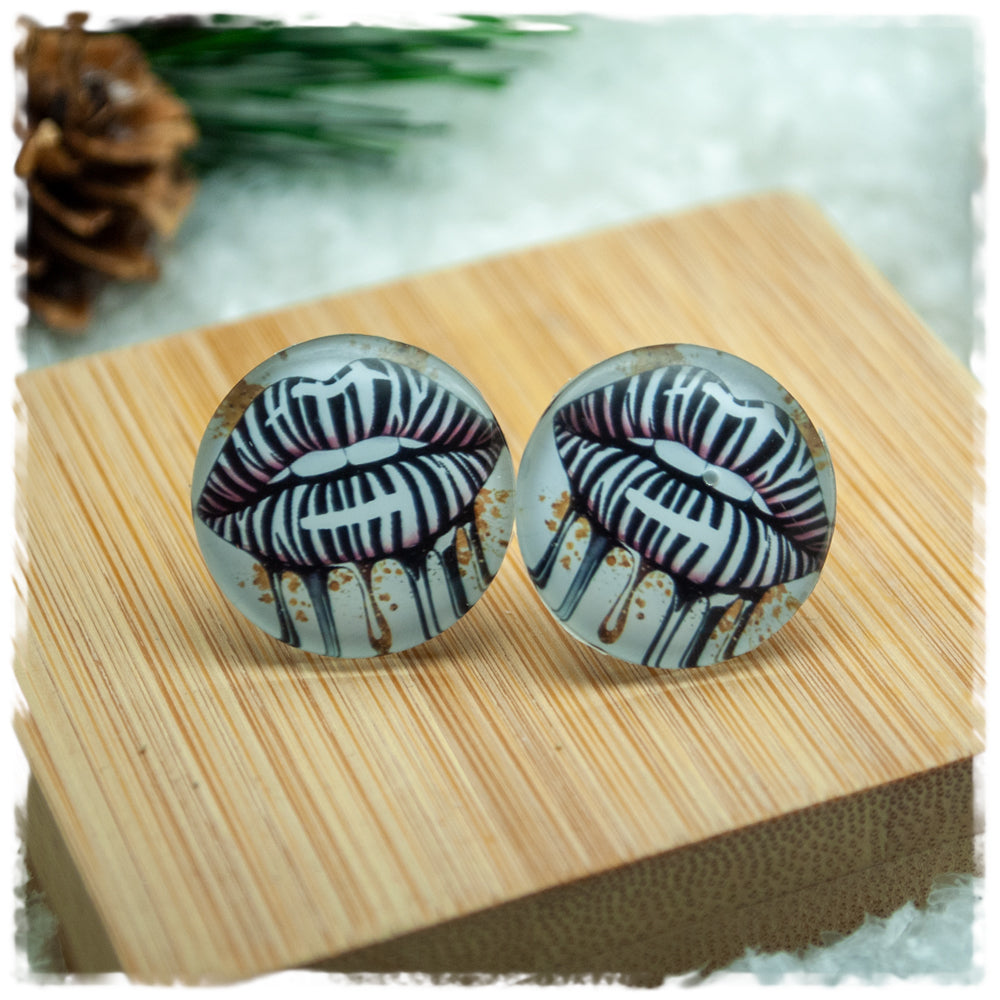 Ohrringe grau mit schwarz - weißen Lippen