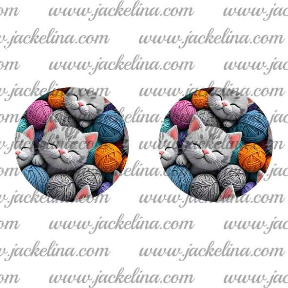 Ohrringe mit Wollknäuel und Katzen