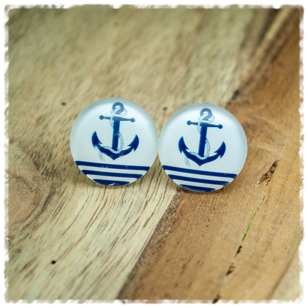 Ohrringe in 20 mm weiß mit blauen Streifen und blauem Anker