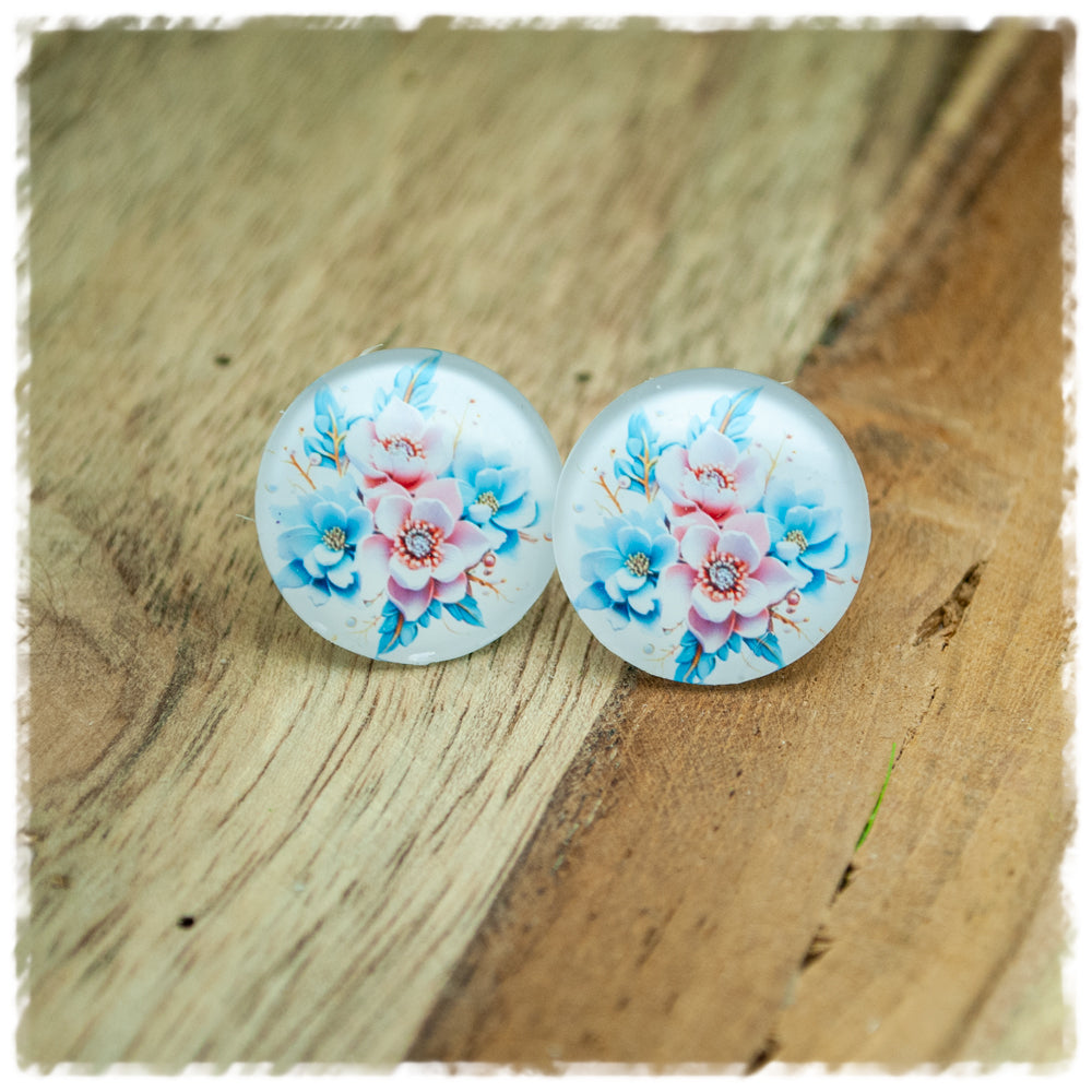 Ohrringe weiß mit hellblauen und rosa Blüten