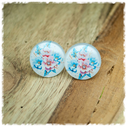 Ohrringe weiß mit hellblauen und rosa Blüten
