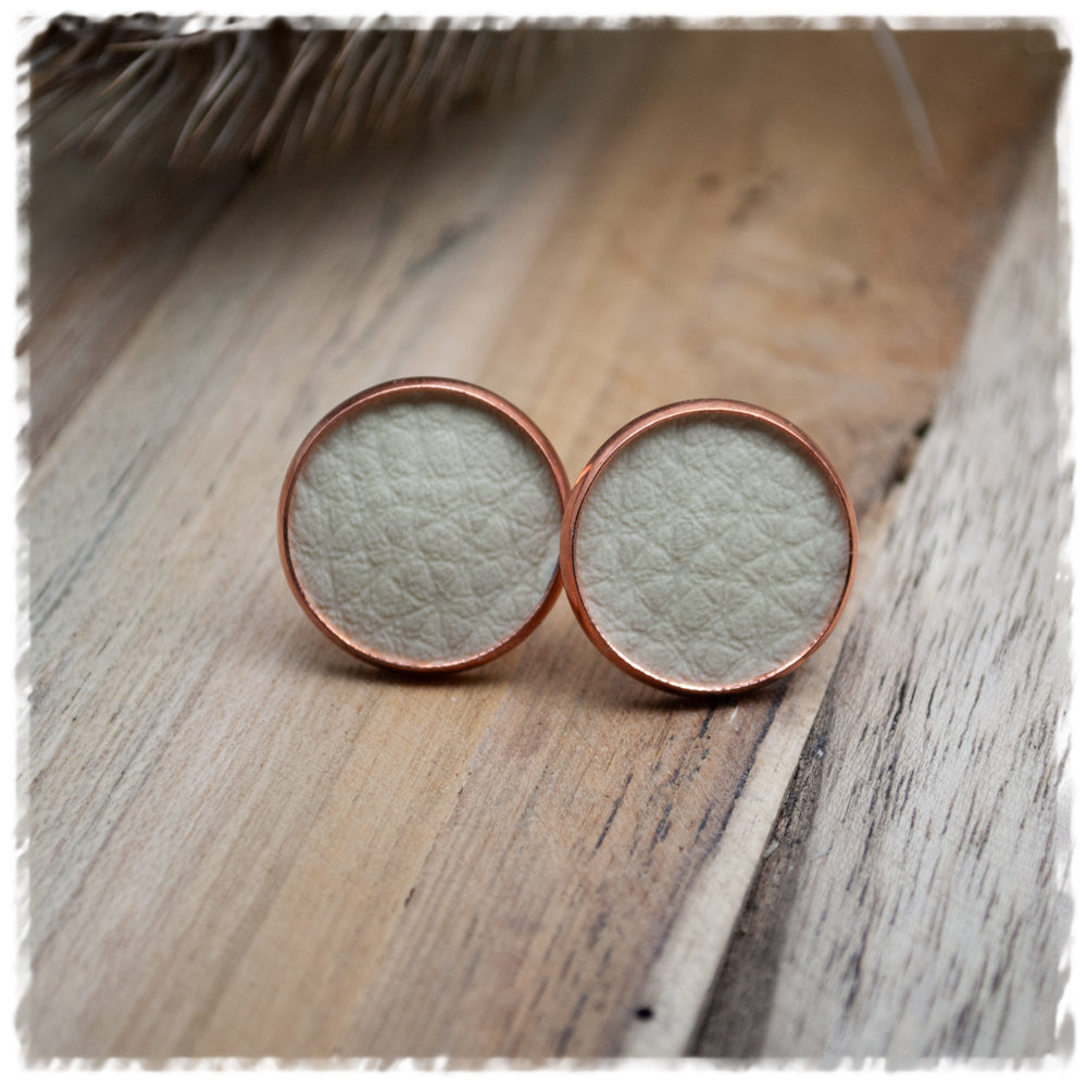 Lederohrstecker in 18 mm beige mit rosegoldener Fassung