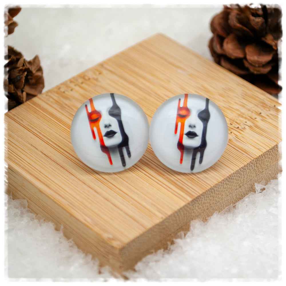 Ohrringe grau mit Gesicht und Streifen in orange und schwarz