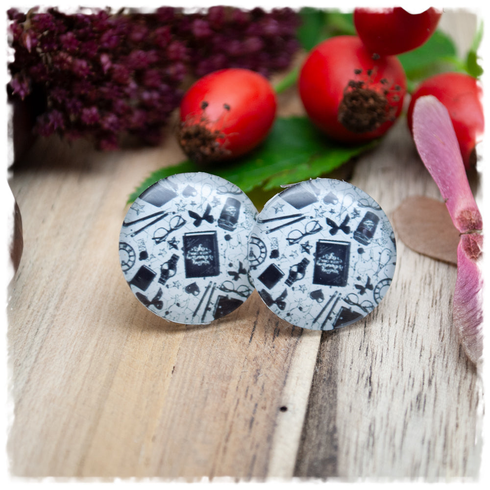 Ohrringe weiß mit Büchern, Brillen und Schleifen