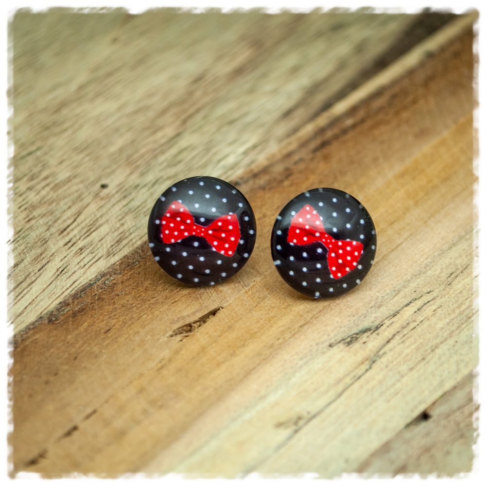 Ohrringe in 16 mm schwarz mit roter Schleife mit Chirurgenstahl