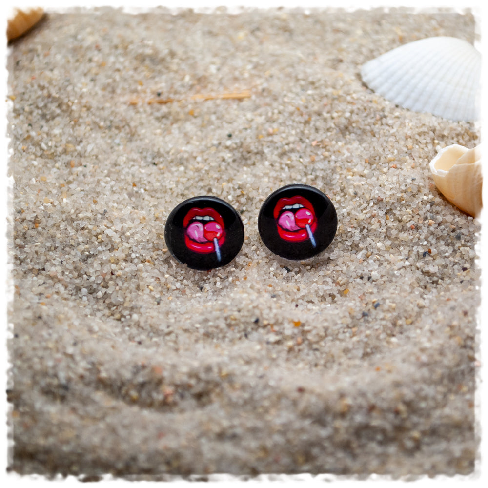 Ohrringe in 12 mm schwarz mit pinken Lippen und Lolli