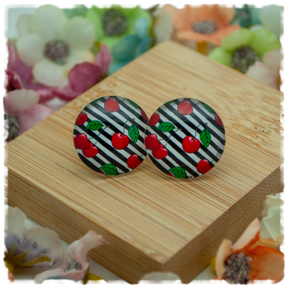 Ohrringe schwarz weiß gestreift mit kleinen Kirschen - Jackelina