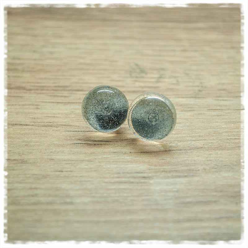 Ohrringe in 12 mm hellgrau mit Glitter