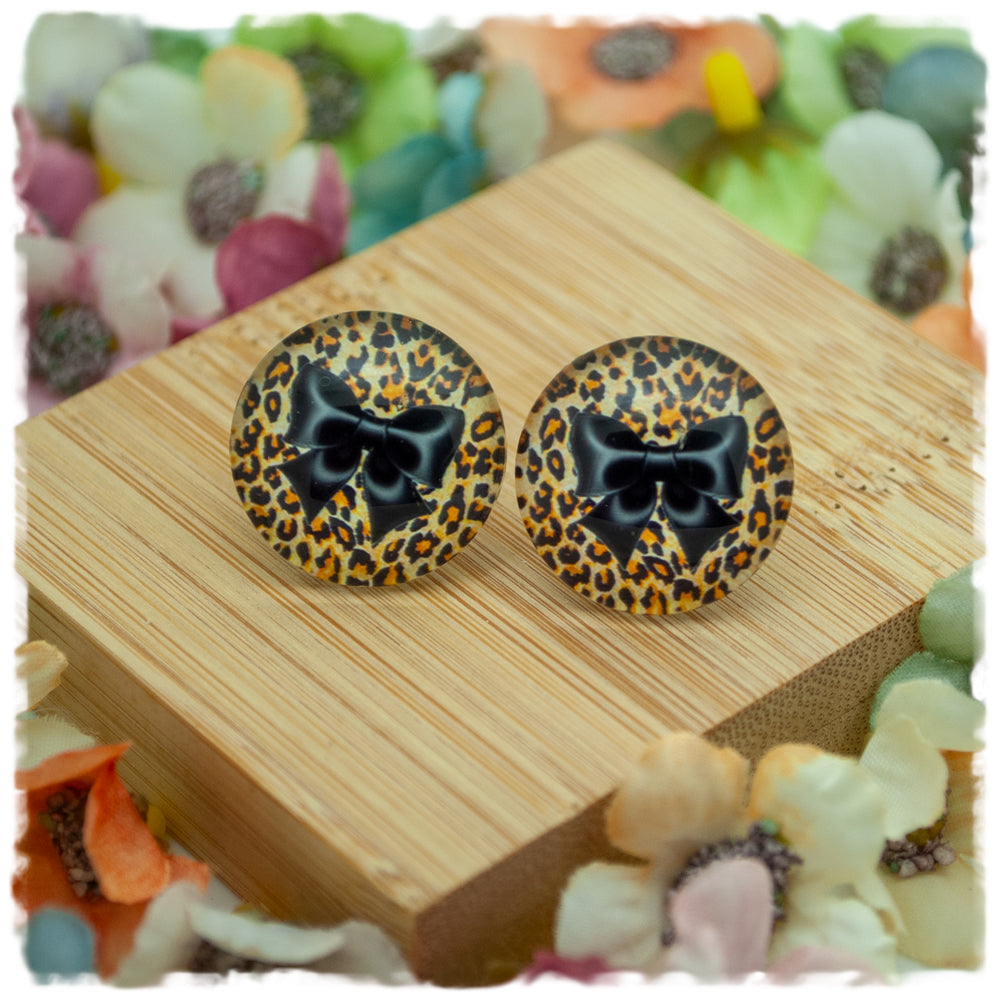 Ohrringe mit Leoprint und schwarzer Schleife