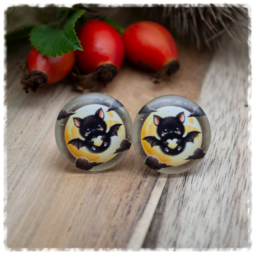 Ohrringe mit Mond und kleiner Fledermaus