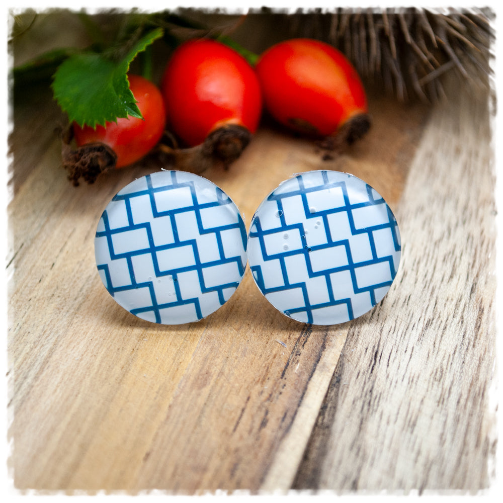 Ohrringe weiß mit dunkelblauen Strichen