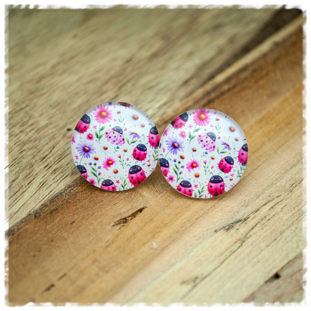 Ohrringe in 20 mm weiß mit Blüten und Marienkäfern
