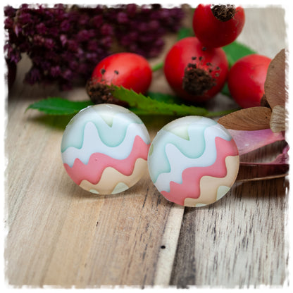 Ohrringe mit Wellenmuster in gelb, orange, rot, weiß und grün