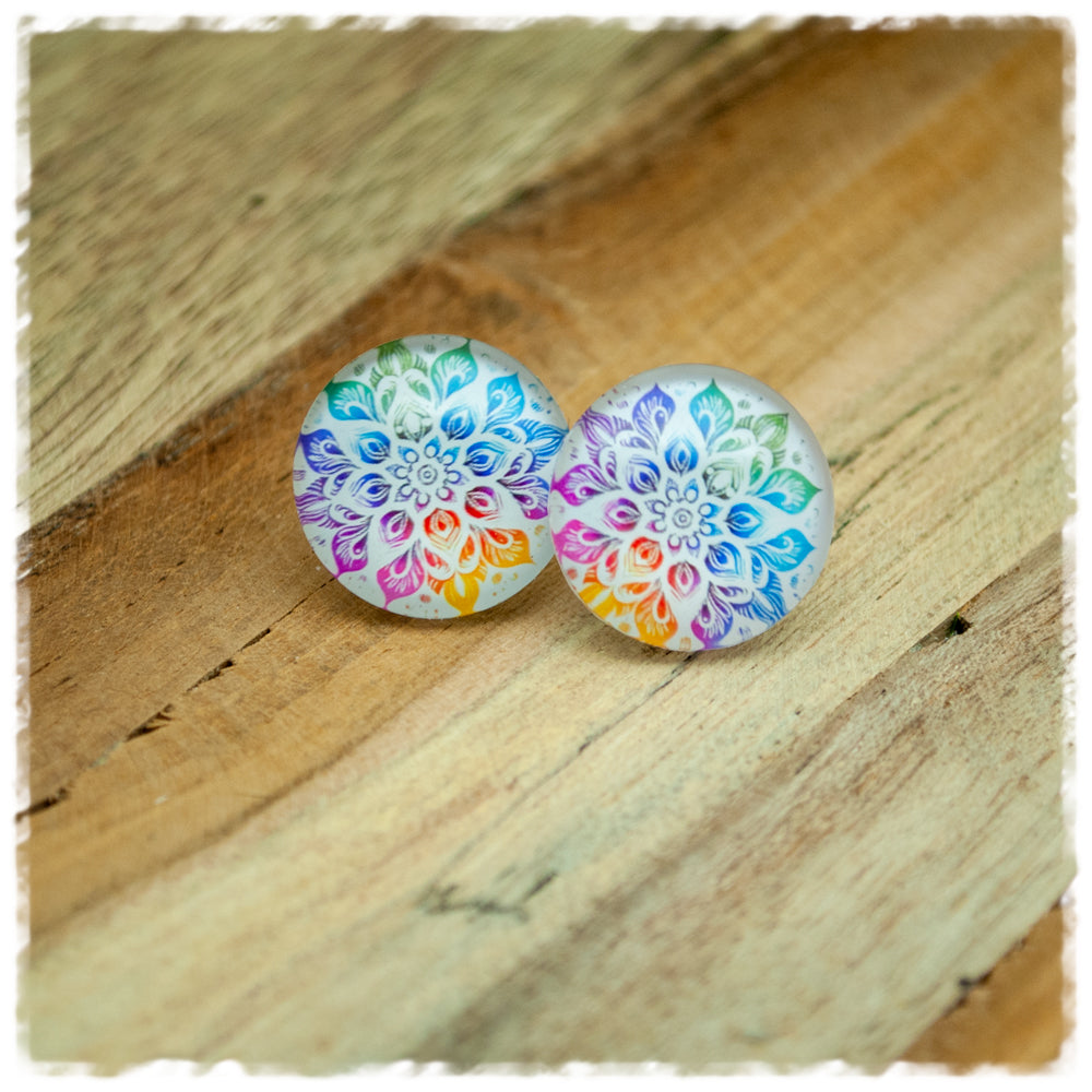 Ohrringe in 18 mm weiß mit buntem Mandala