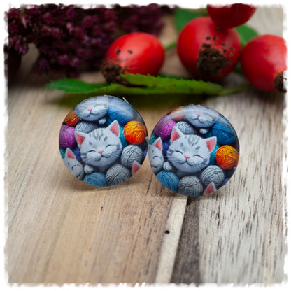 Ohrringe mit Wollknäuel und Katzen
