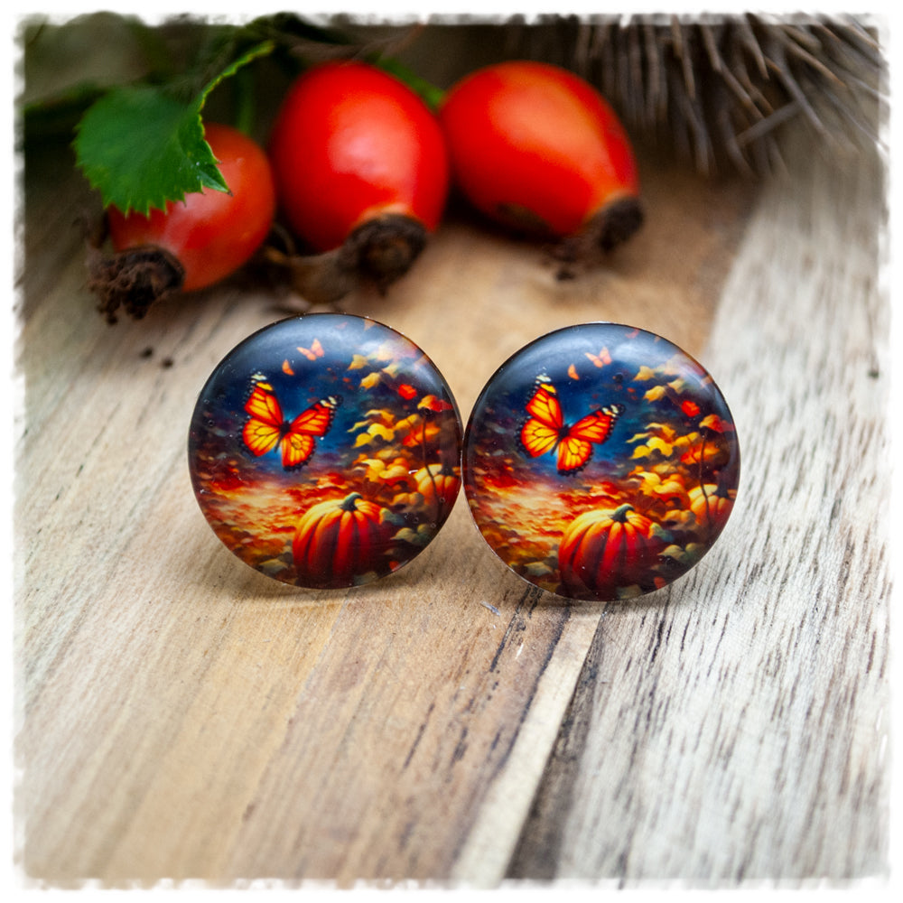 Ohrringe in 20 mm grau mit Schmetterling und Kürbis