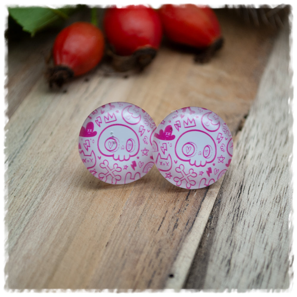 Ohrringe in 18 mm weiss mit pinkem Totenkopf