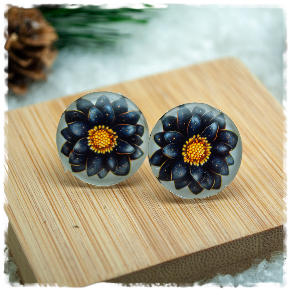 Ohrringe in 20 mm weiß mit schwarzer Blüte