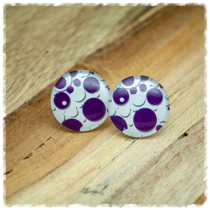 Ohrringe mit violetten und weißen Kreisen