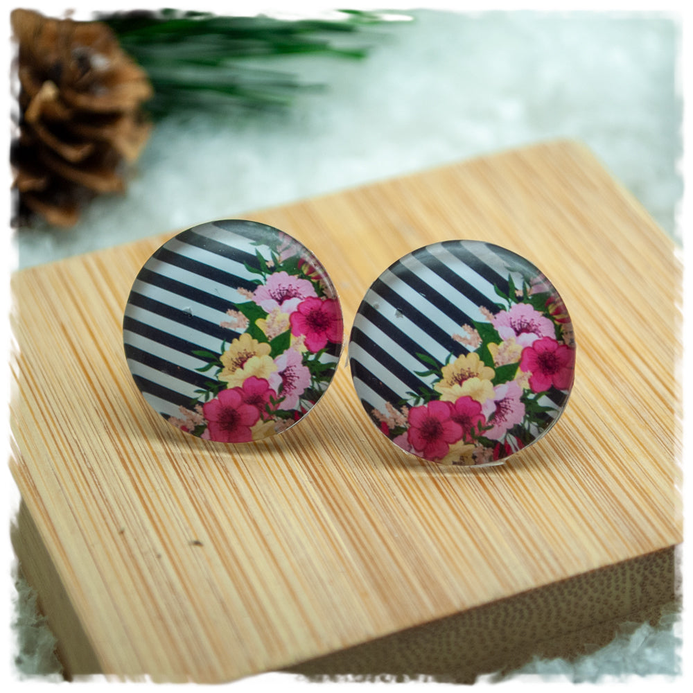 Ohrringe in 20 mm schwarz weiß gestreift mit Blüten