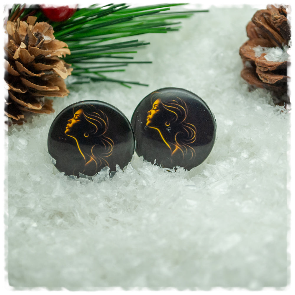 Ohrringe schwarz mit goldenem Mädchen