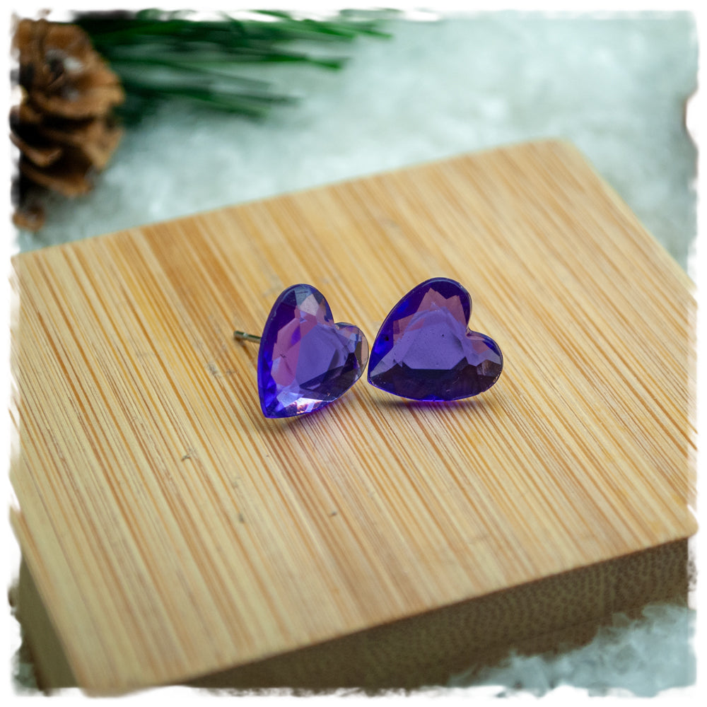 Herzohrringe in 12 mm lila mit Schliff
