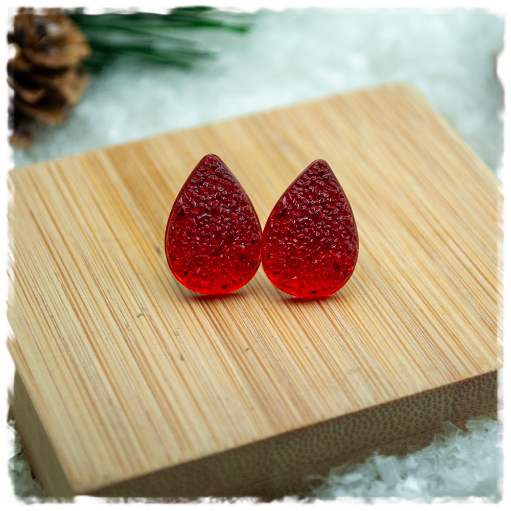 Kleine Tropfenohrringe in rot mit Struktur