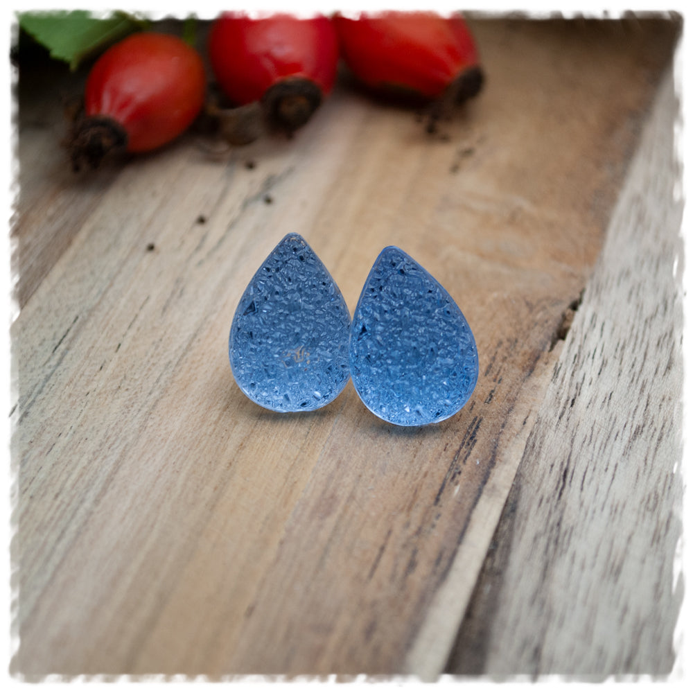 Tropfenohrringe in 14 mm hellblau mit Struktur