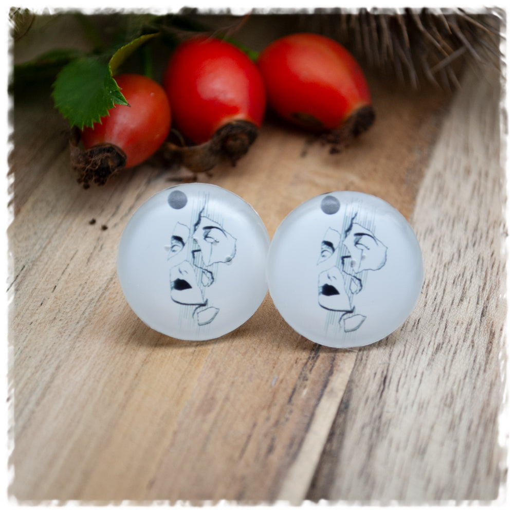 Ohrringe weiss mit grafischem Gesicht