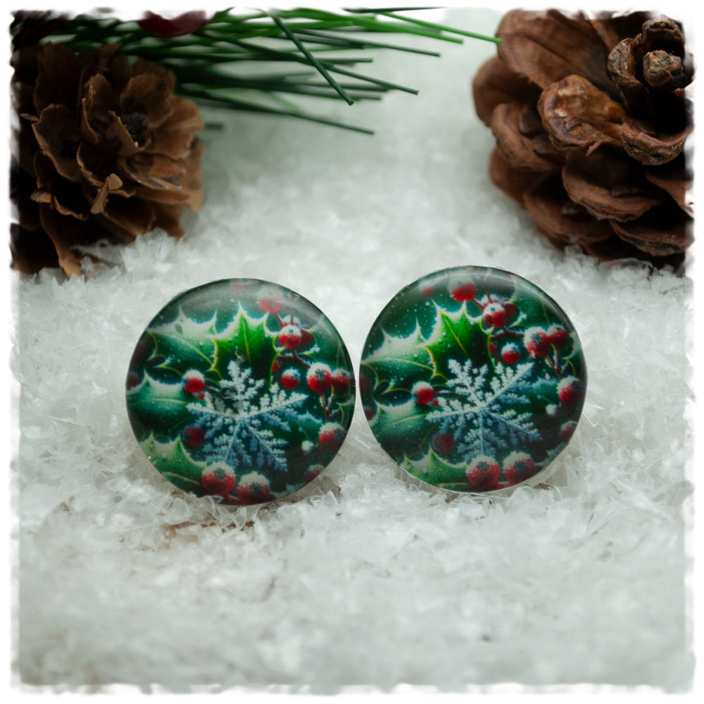 Ohrringe grün mit Blättern, Beeren und Schneeflocken
