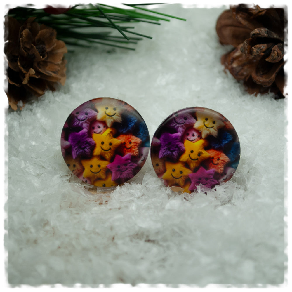 Ohrringe mit bunten Sternen