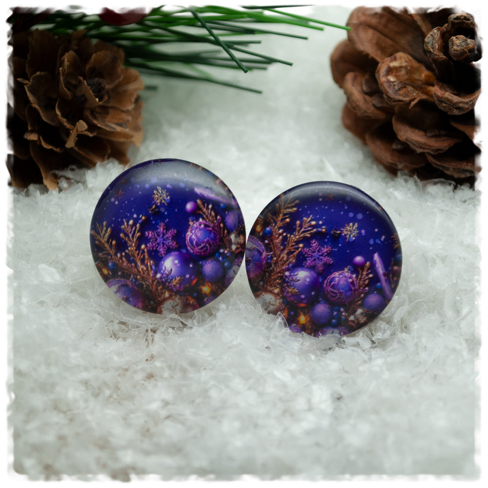 Ohrringe in 20 mm lila mit Zweig und Weihnachtskugeln