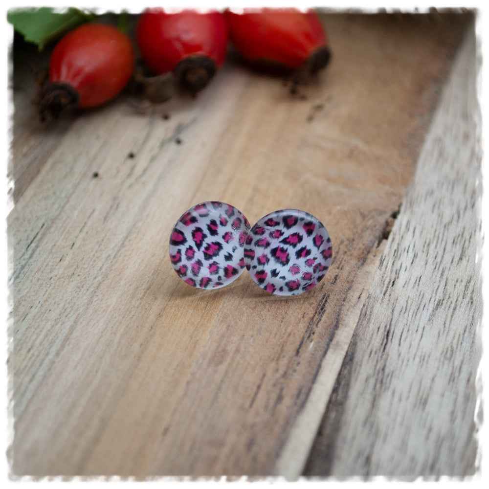 Ohrringe in 12 mm weiss mit pinkem Leoprint