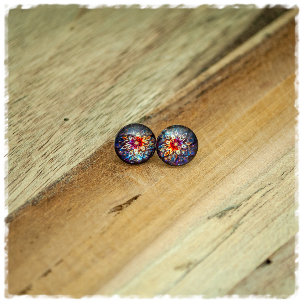 Ohrringe in 10 mm schwarz mit buntem Mandala