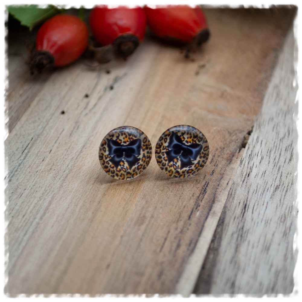 Ohrringe in 12 mm Leoprint mit schwarzer Schleife