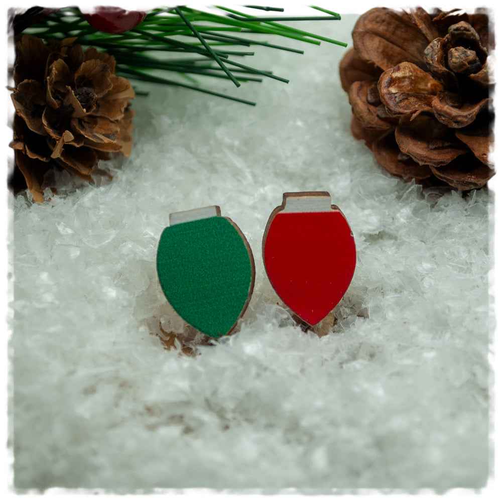 Holzohrringe in 14 mm grüner und roter Tropfen