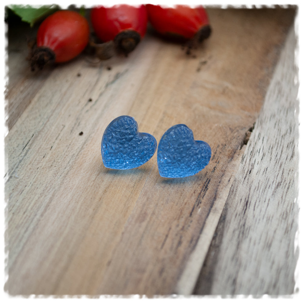 Herzohrringe in 12 mm hellblau mit Struktur