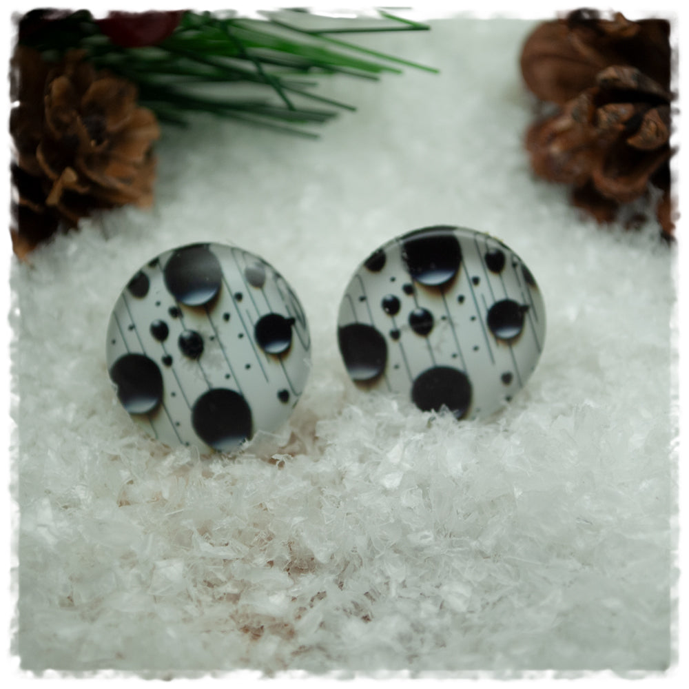 Ohrringe weiß mit schwarzen Punkten und Strichen