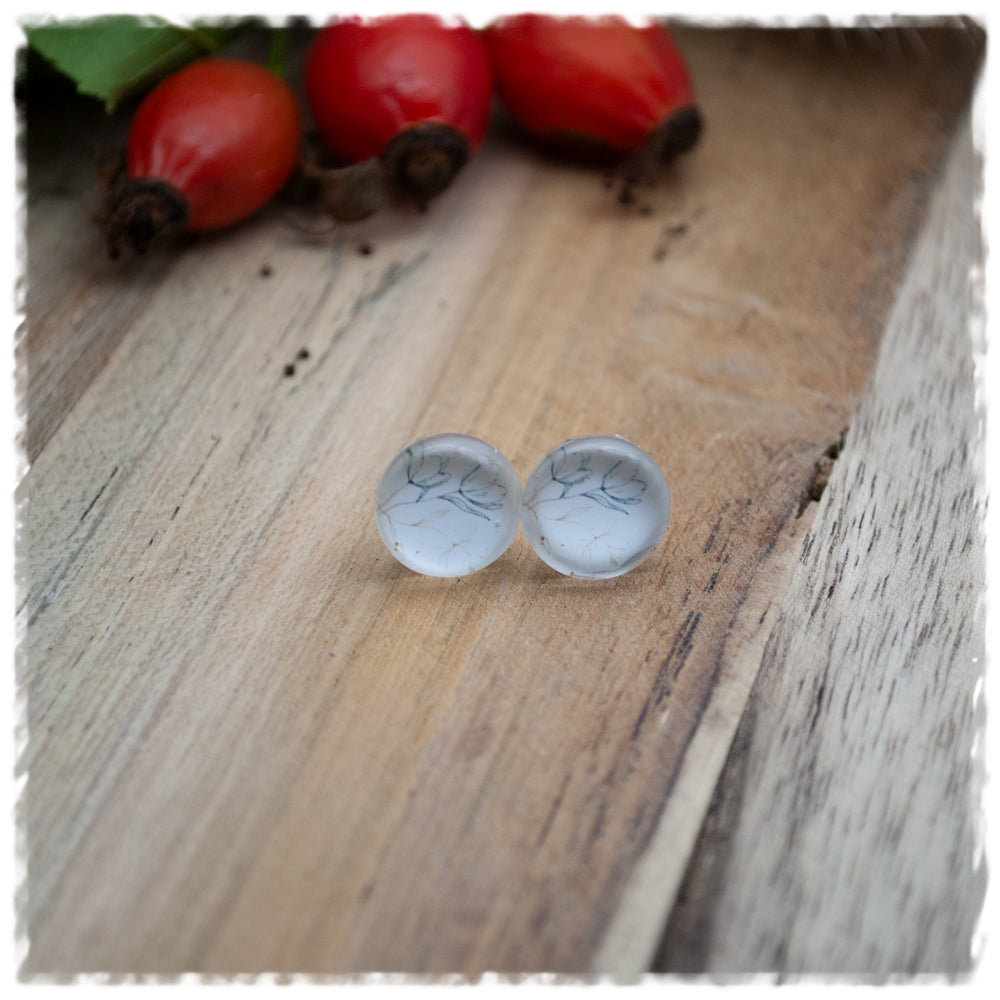 Ohrringe in 10 mm weiss rosa mit gezeichneten Blumen
