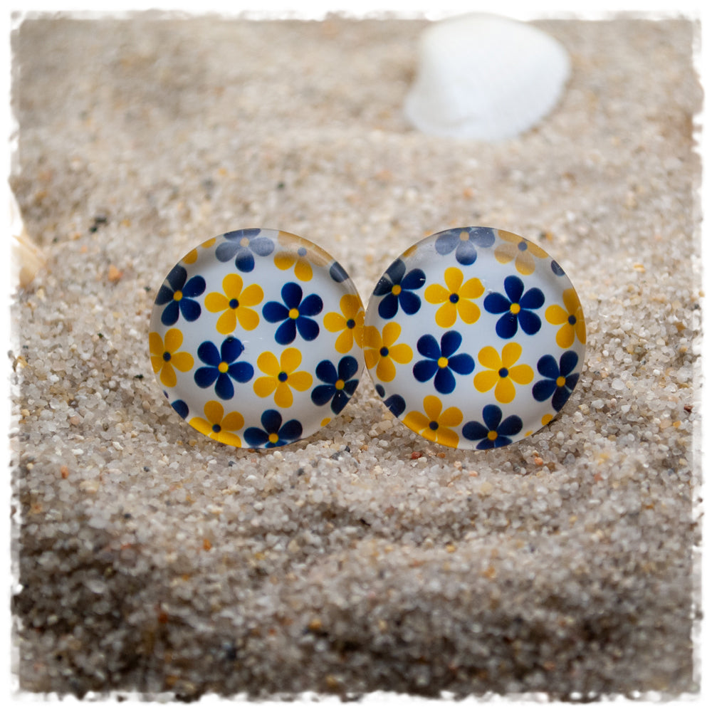 Ohrringe in 20 mm weiß mit gelben und blauen Blüten