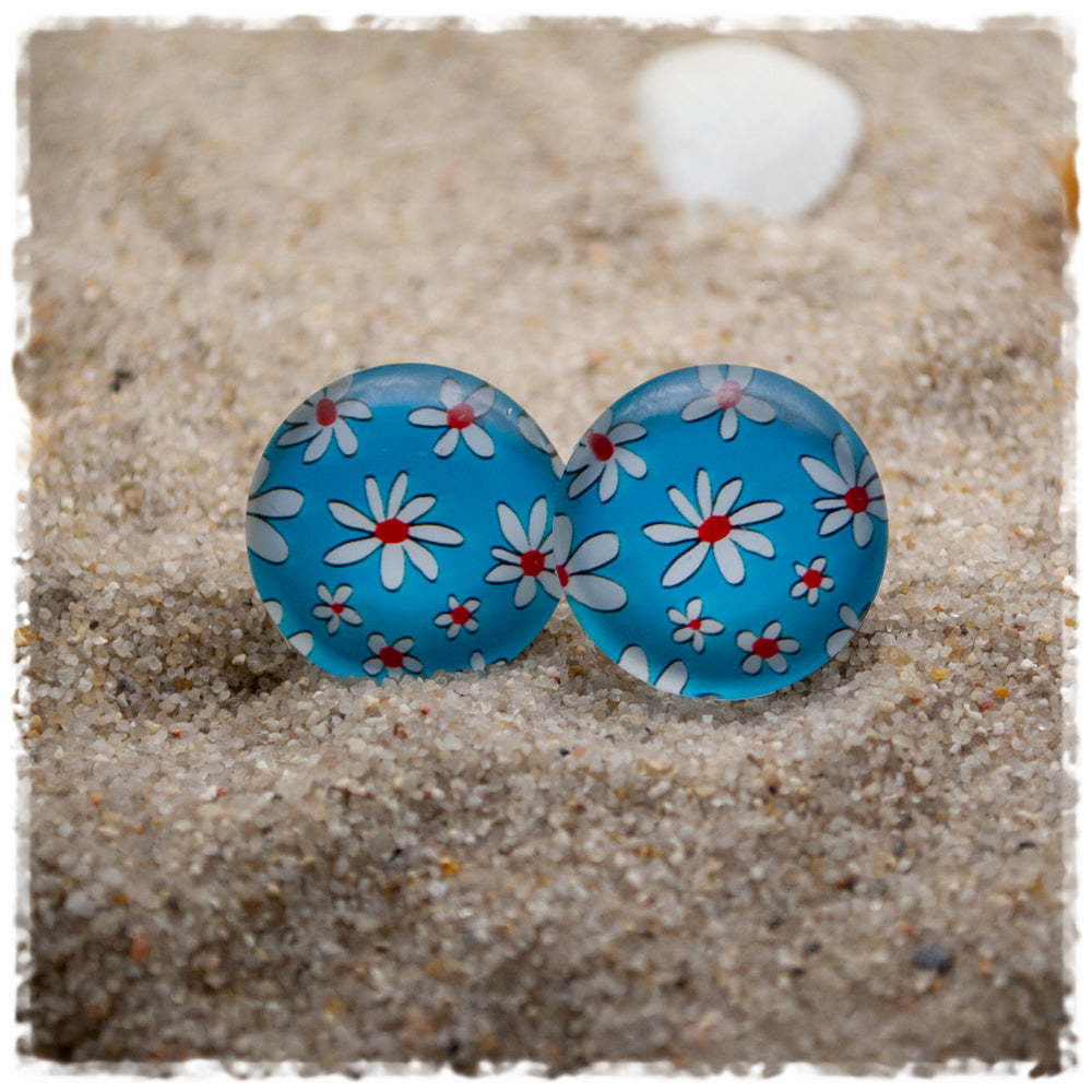Ohrringe in 20 mm hellblau mit weißen Blüten