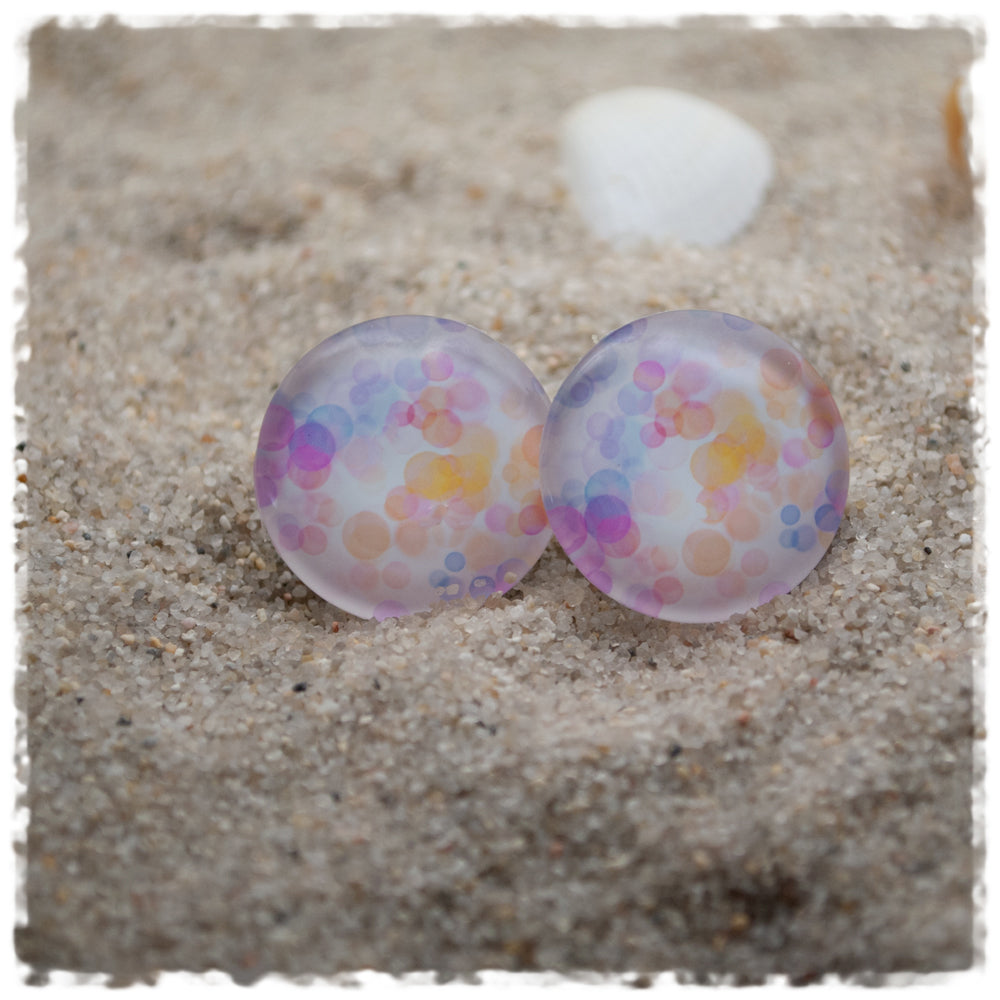 Ohrringe in 20 mm weiß mit pastellfarbenen Punkten